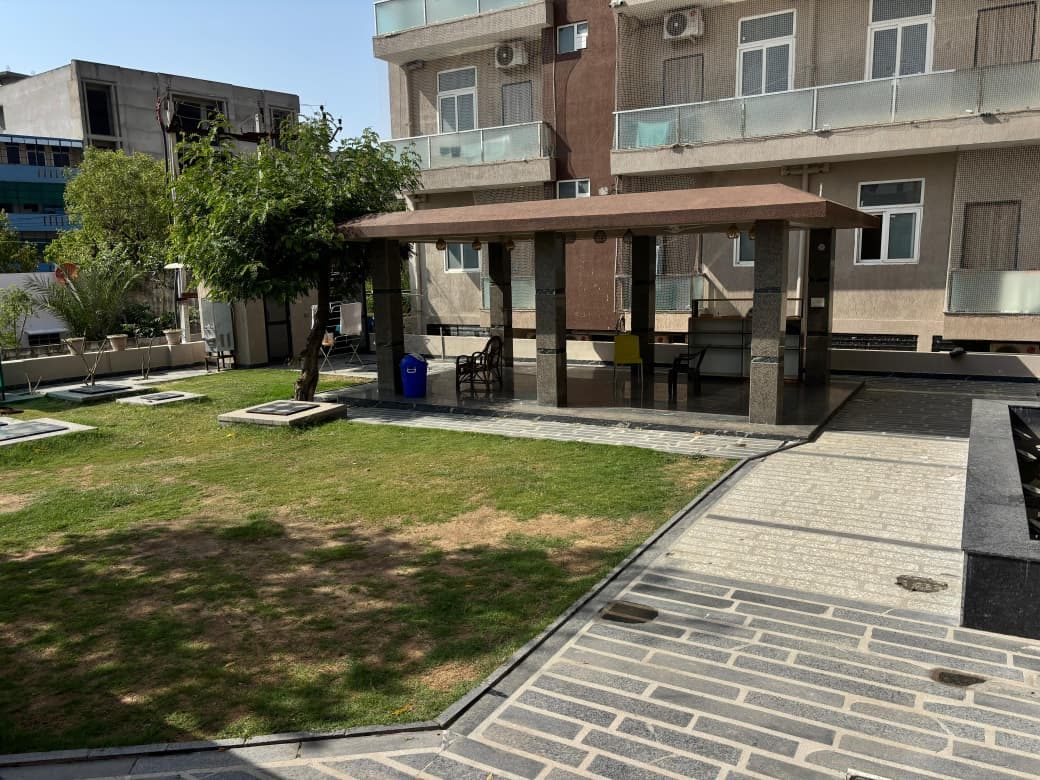 Garden with covered seating